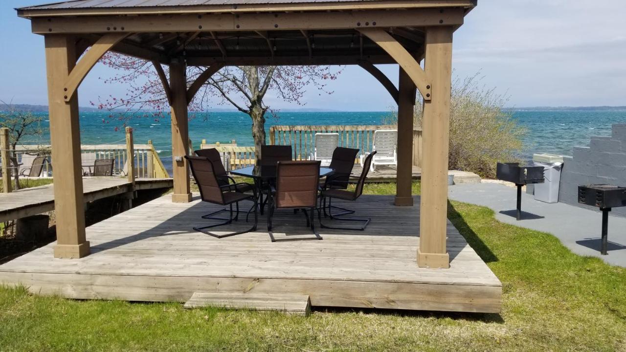 Brio Beach Inn Traverse City Esterno foto