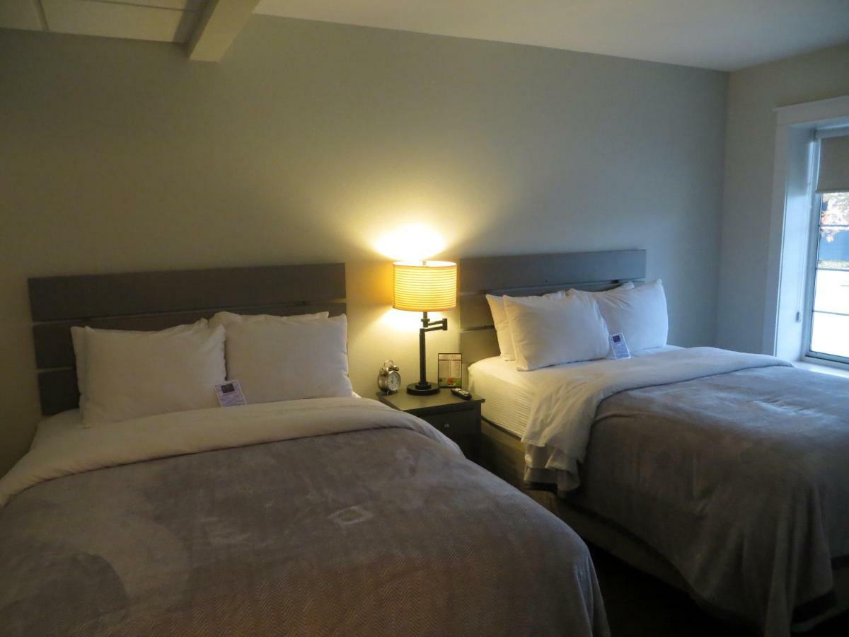 Brio Beach Inn Traverse City Esterno foto