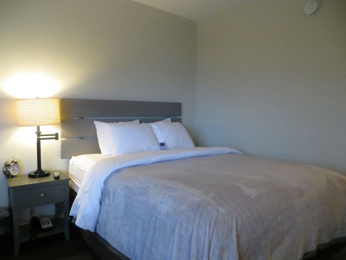 Brio Beach Inn Traverse City Esterno foto