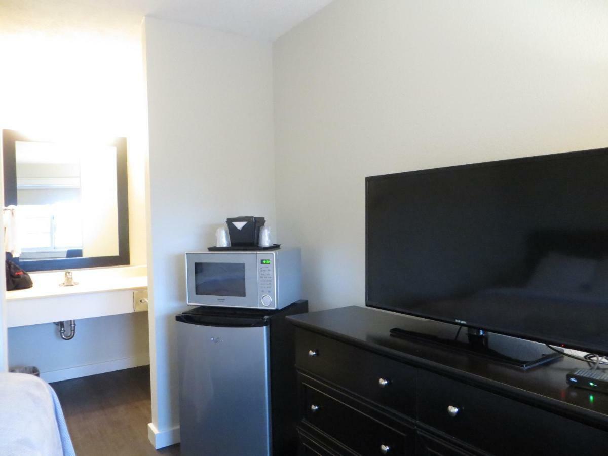 Brio Beach Inn Traverse City Esterno foto