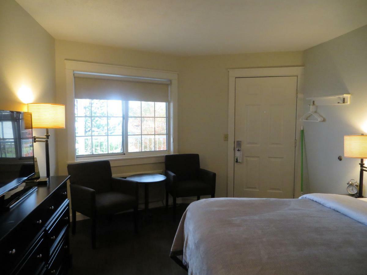 Brio Beach Inn Traverse City Esterno foto