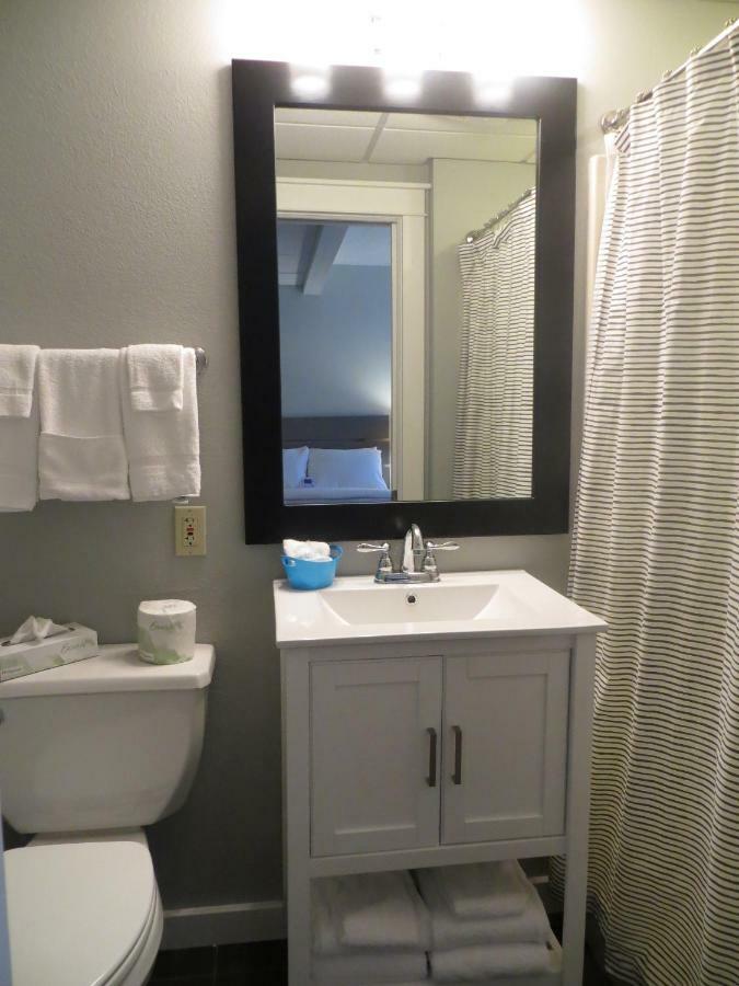 Brio Beach Inn Traverse City Esterno foto