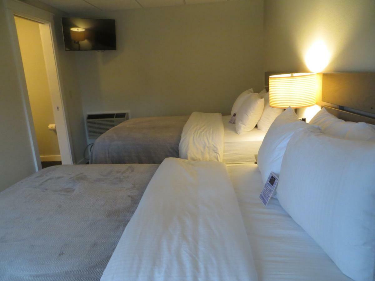 Brio Beach Inn Traverse City Esterno foto