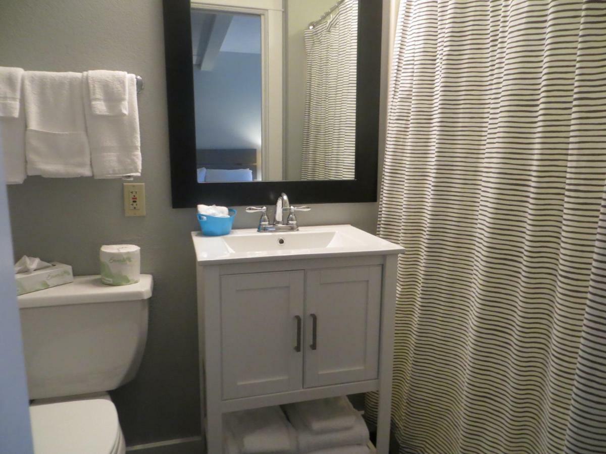 Brio Beach Inn Traverse City Esterno foto