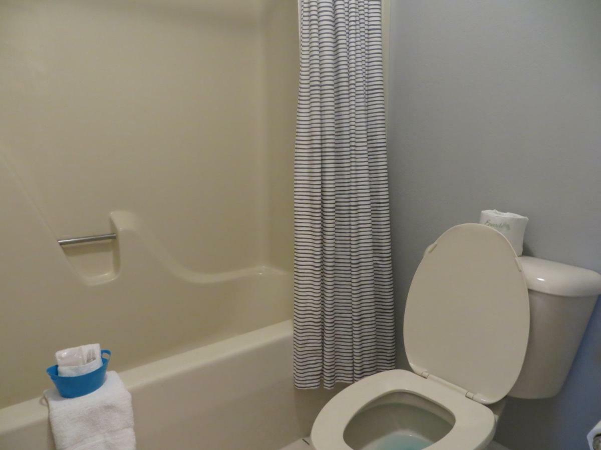 Brio Beach Inn Traverse City Esterno foto